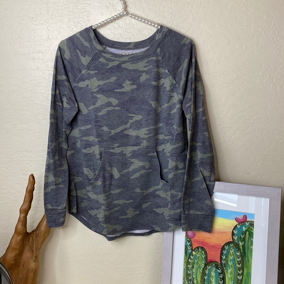 Tops - Media pocket crewneck sweater shirt in Camo